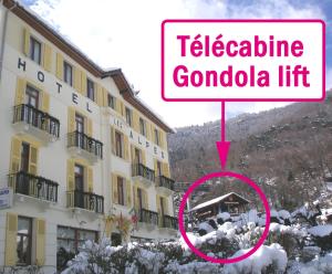 Nespecifikovaný výhled na hory nebo výhled na hory při pohledu z hotelu