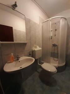 Kúpeľňa v ubytovaní Apartmani Tomić