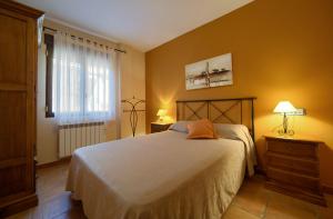 a bedroom with a large bed and a window at Sierra de Gudar in Gúdar