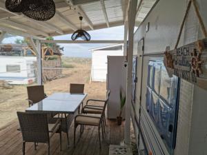 Galeriebild der Unterkunft SEA CARAVAN ON THE BEACH in Kiten