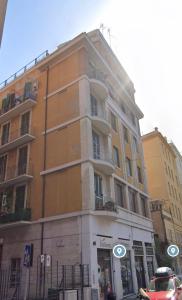 a building on the corner of a street at Morgagni House in Rome