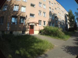 a building with a red door in front of it at 2050 Zwycięstwa 23 - Tanie Pokoje - samodzielne zameldowanie - self check in in Poznań