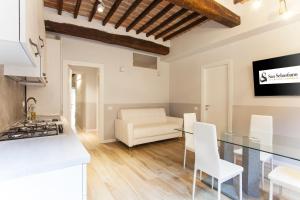 Postel nebo postele na pokoji v ubytování San Sebastiano Suite & Luxury Apartments
