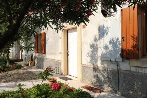 O grădină în afara Casa Jasmin, 2 floors, private garden