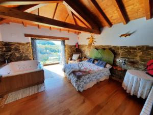 A bed or beds in a room at Casa Viduedo