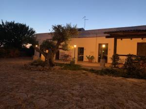 Κήπος έξω από το Masseria chianca +6 φωτογραφίες