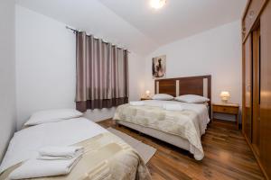 Postel nebo postele na pokoji v ubytování Apartments Šćerbe 3103