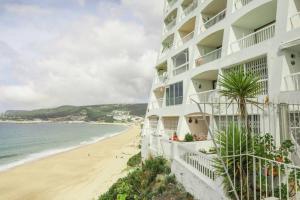 a view of a hotel and the beach at Blue Studio Sesimbra - Com acesso privado à praia in Sesimbra