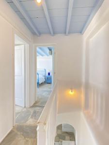Foto da galeria de Blue Harmony Suites of Mykonos em Míconos