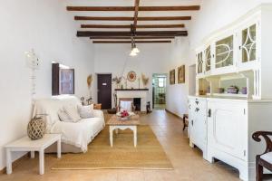 A kitchen or kitchenette at Cas Catalá Sant Jordi