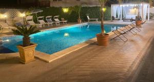 The swimming pool at or close to VILLA MARIANNA CON PISCINA PRIVATA ampi spazi esterni e WIFI FREE