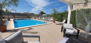The swimming pool at or close to VILLA MARIANNA CON PISCINA PRIVATA ampi spazi esterni e WIFI FREE