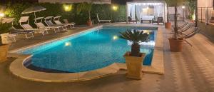 The swimming pool at or close to VILLA MARIANNA CON PISCINA PRIVATA ampi spazi esterni e WIFI FREE