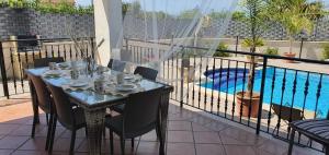 The swimming pool at or close to VILLA MARIANNA CON PISCINA PRIVATA ampi spazi esterni e WIFI FREE