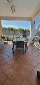 A balcony or terrace at VILLA MARIANNA CON PISCINA PRIVATA ampi spazi esterni e WIFI FREE