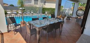 The swimming pool at or close to VILLA MARIANNA CON PISCINA PRIVATA ampi spazi esterni e WIFI FREE