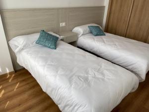 Cama ou camas em um quarto em Apartamento entero en Sigüeiro a pie del camino inglés