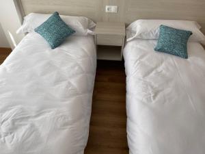 Cama ou camas em um quarto em Apartamento entero en Sigüeiro a pie del camino inglés