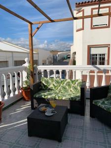 A balcony or terrace at Casa luminosa
