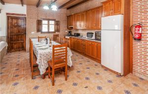 A kitchen or kitchenette at Awesome Home In Montefrio