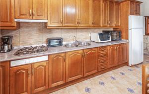 A kitchen or kitchenette at Awesome Home In Montefrio