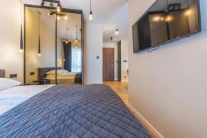 Telewizja i/lub zestaw kina domowego w obiekcie House Managers - Nadmotławie