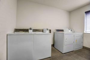 Virtuve vai virtuves zona naktsmītnē Motel 6-Apache Junction, AZ
