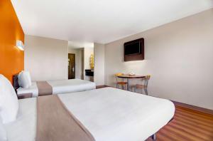 Televizors / izklaižu centrs naktsmītnē Motel 6-Apache Junction, AZ