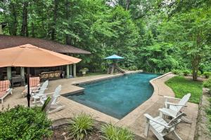 Gallery image of The White Elephant Inn Getaway with Pool and Hot Tub! in Earlysville