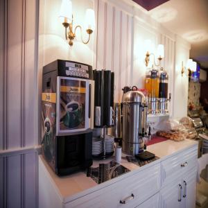 Příslušenství pro přípravu čaje a kávy v ubytování Dream Bosphorus Hotel