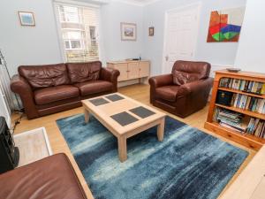 a living room with couches and a coffee table at Trevorrow House in Newlyn