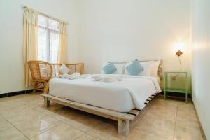 A bed or beds in a room at Green Hill Boutique Hotel