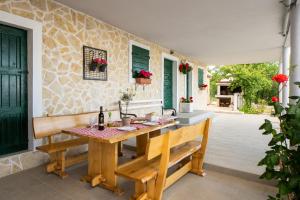 Zahrada ubytování Villa Terra with heated pool