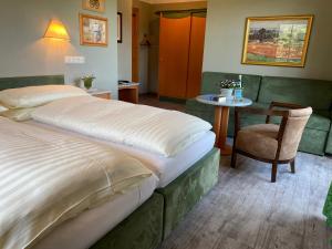Uma cama ou camas num quarto em Hotel Edelweiss Kitzbühel