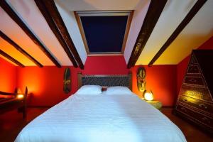 a bedroom with a large bed with red walls at Apartamento Loft in Navia