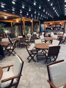 Restaurace v ubytování 6 Milje Hotel
