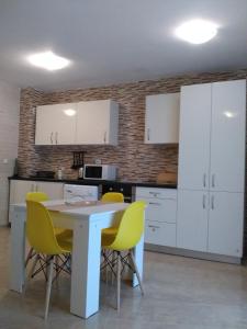 A kitchen or kitchenette at Villa Gracia