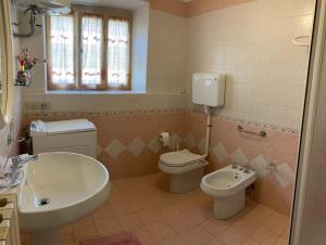 a bathroom with a toilet and a sink at Casa Milanda in Gargnano +8 photos