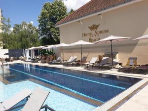Bazén v ubytování Hotel Aurum nebo v jeho okolí