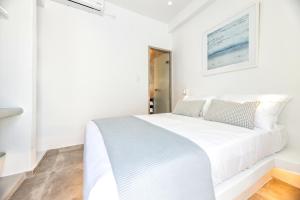 Postel nebo postele na pokoji v ubytování Pelican Paros