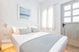 Postel nebo postele na pokoji v ubytování Pelican Paros