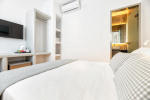 Postel nebo postele na pokoji v ubytování Pelican Paros