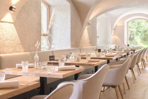 Restauracja lub miejsce do jedzenia w obiekcie Hotel Gasthof Hirschentenne