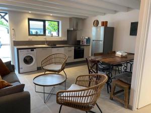 a kitchen and living room with a table and chairs at Appartement du Centre in La Teste-de-Buch