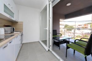 Kuchyň nebo kuchyňský kout v ubytování Apartments Nikić