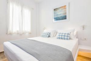 Postel nebo postele na pokoji v ubytování Pelican Paros