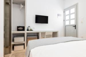 TV a/nebo společenská místnost v ubytování Pelican Paros