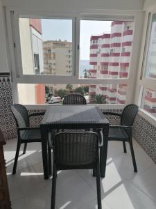 Μπαλκόνι ή βεράντα στο Estudio TORROX PLAYA- vistas al mar y piscina