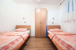Postel nebo postele na pokoji v ubytování Apartments Dara