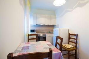Kuchyň nebo kuchyňský kout v ubytování Apartments Dara